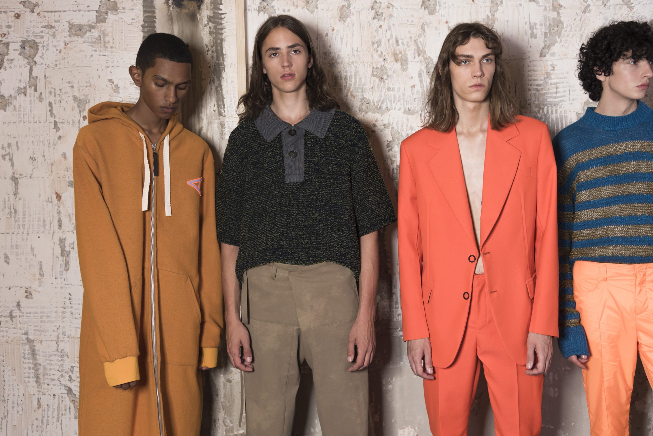 В поисках стиля: одежда и кроссовки бренда Acne Studios