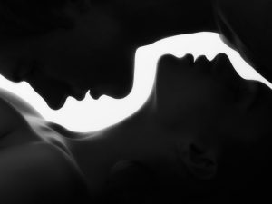 Зачем на вечеринку приглашают индивидуалок: Развлечение или социальное явление?